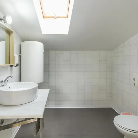 Vandrerhjem Peniche Surfcamp